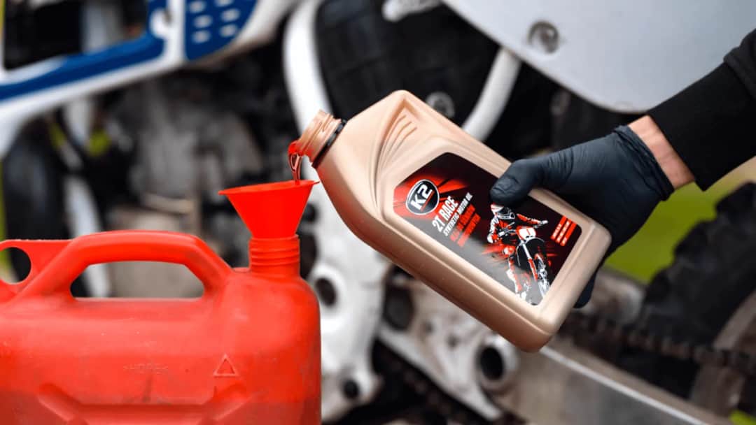 Jaki olej do silnika 2t zapewni najlepszą ochronę i wydajność?