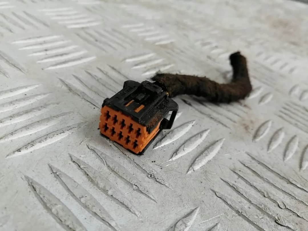 Jak wymienić kostkę podgrzewania fotela peugeot 508 i zaoszczędzić Jak wymienić kostkę podgrzewania fotela peugeot 508 i zaoszczędzić