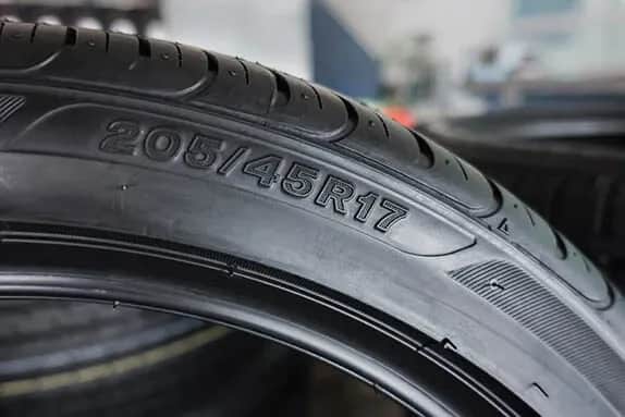 Ile kosztują opony letnie? Sprawdź ceny i oszczędź na zakupie