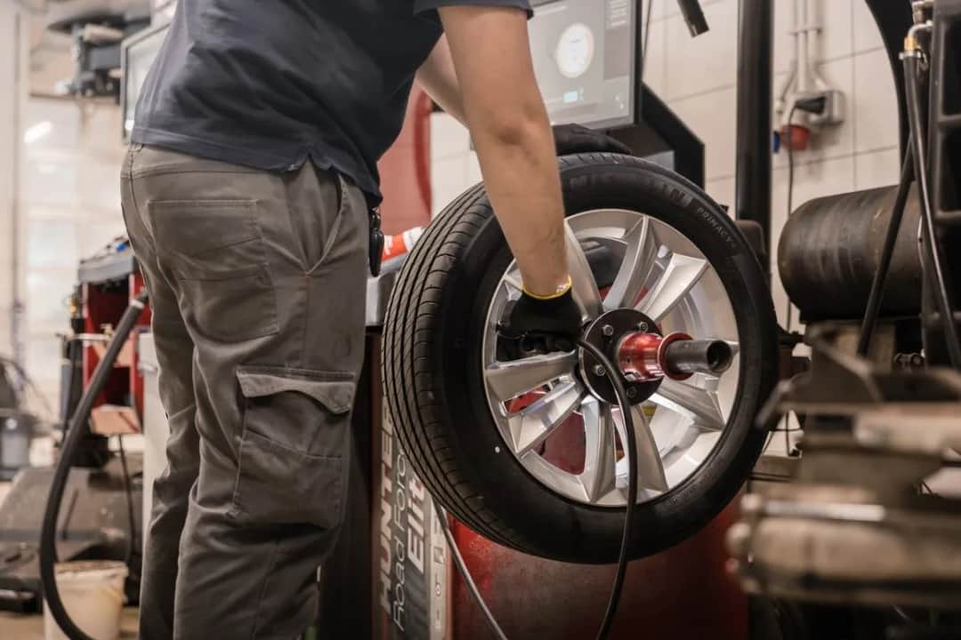 Kiedy zmienić opony, by uniknąć niebezpieczeństwa na drodze?