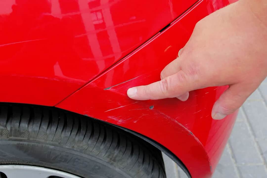 Jak usunąć rysy z karoserii samochodu – skuteczne metody na rysy