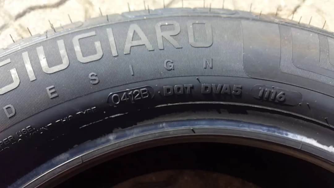 Gdzie jest data na oponie? Odkryj, jak ją znaleźć i co oznacza