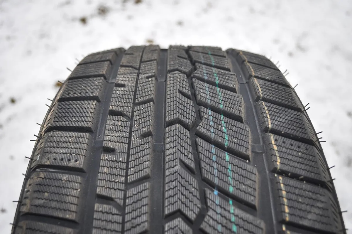 Opony demo czy warto? Poznaj zalety i wady przed zakupem