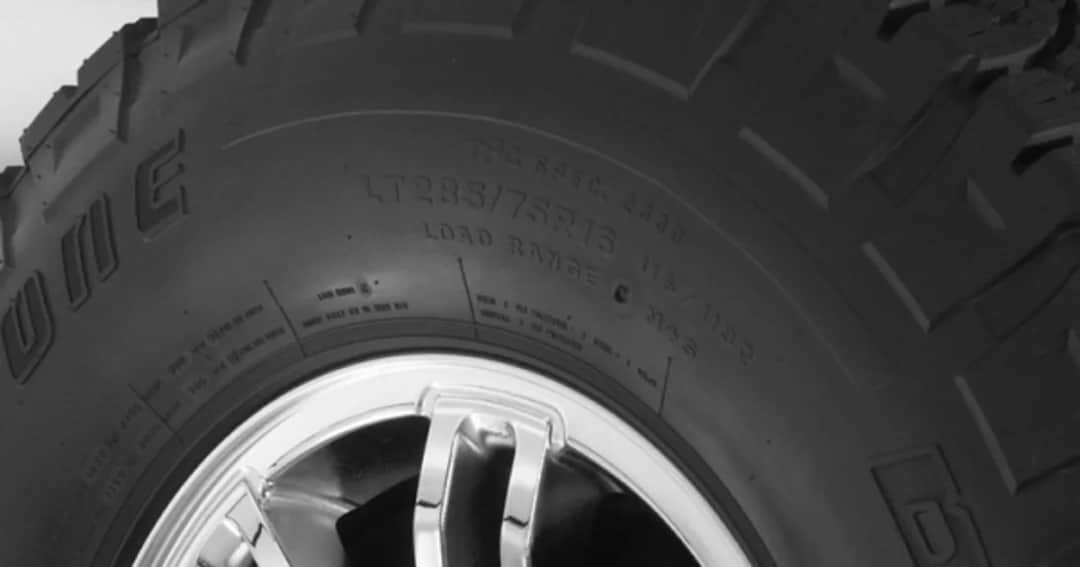 Co oznaczają symbole na oponie? Kluczowe informacje dla bezpieczeństwa