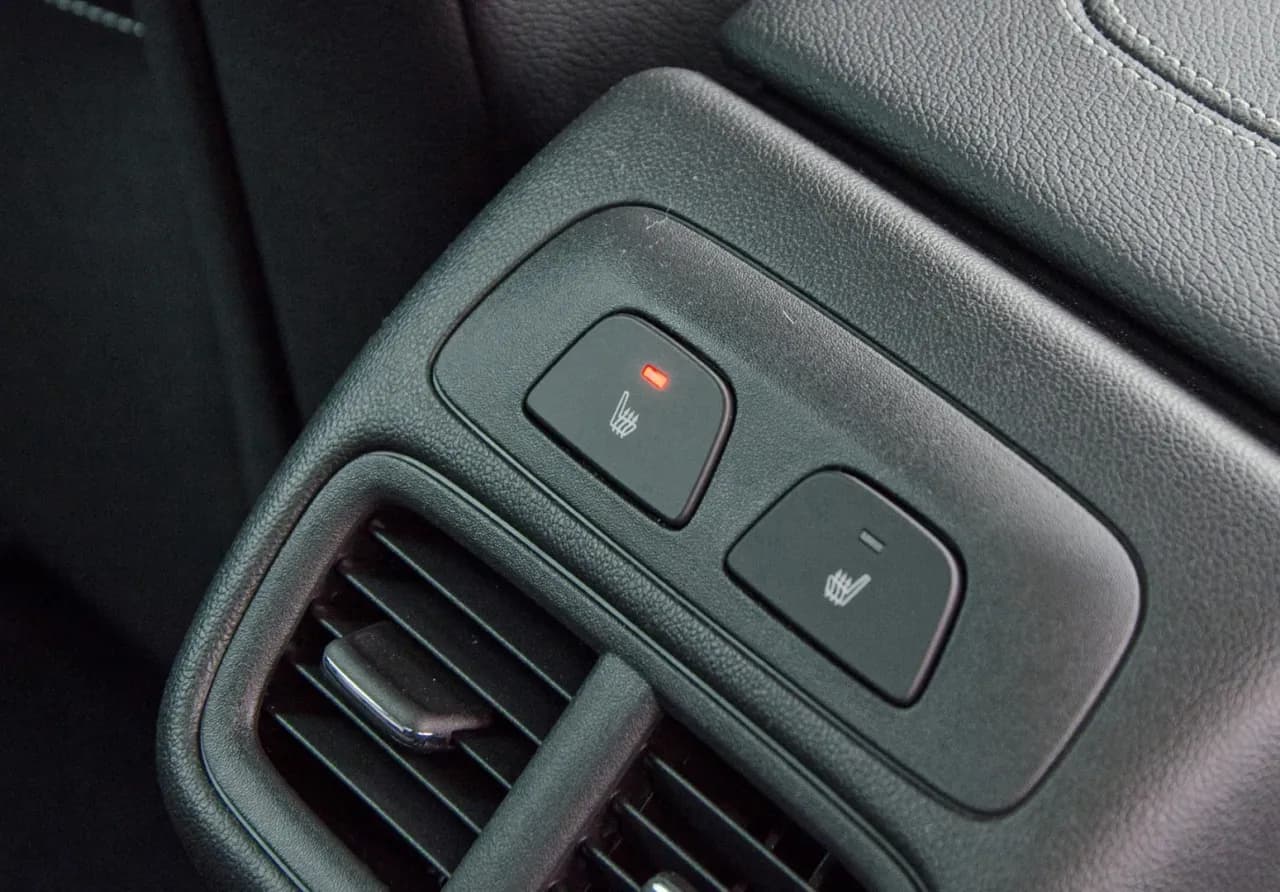 Podgrzewane fotele czy warto? Odkryj zalety i wady tego udogodnienia Podgrzewane fotele czy warto? Odkryj zalety i wady tego udogodnienia