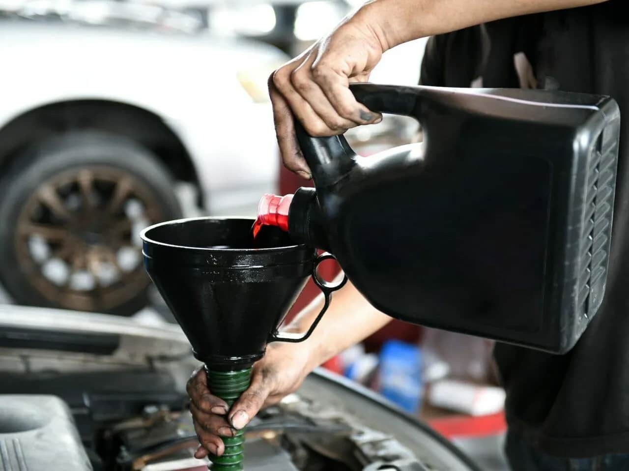 Olej 10W40 do jakich silników – uniknij kosztownych błędów przy wyborze